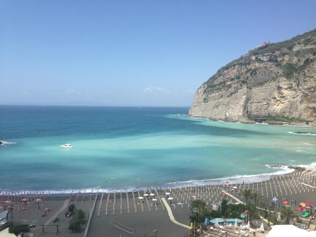 فندق Laqua By The Sea ميتا المظهر الخارجي الصورة